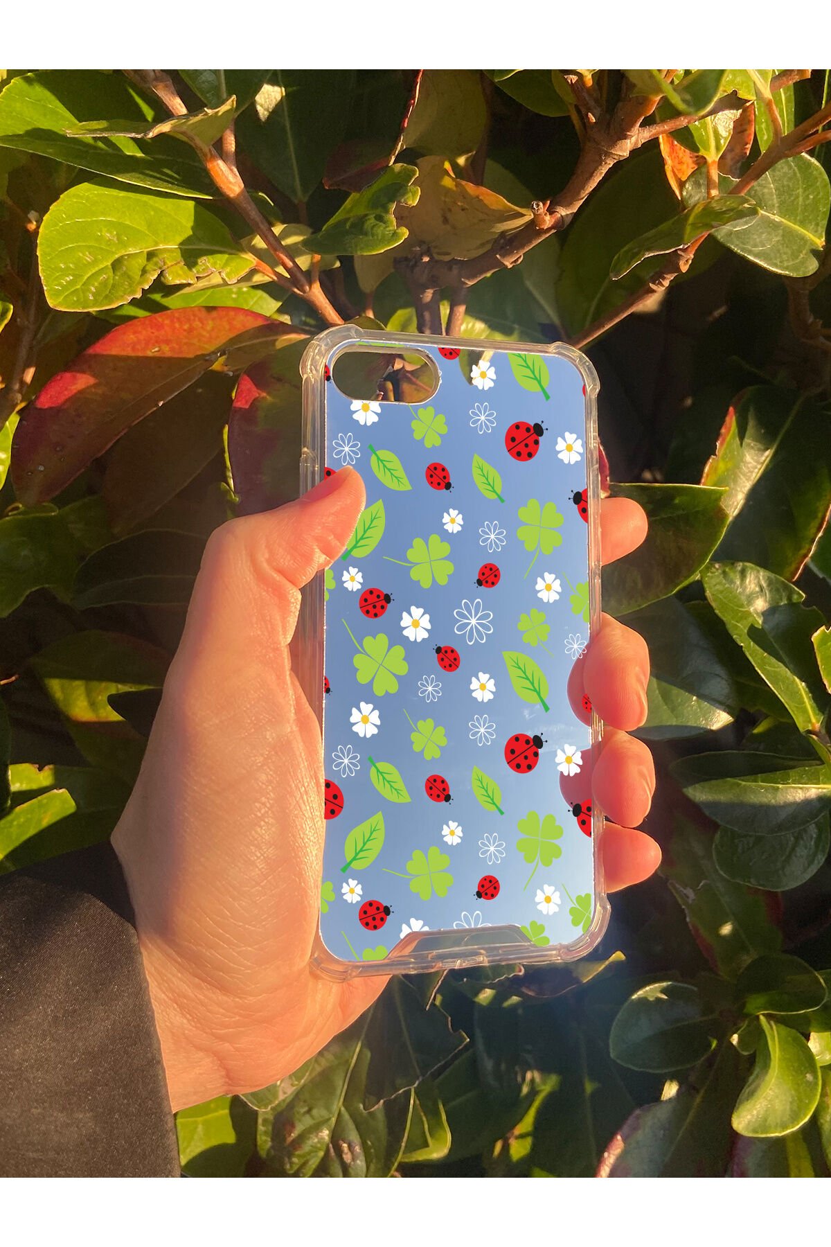 İphone SE 2022 Uyumlu Aynalı Uğurböceği Desenli Darbe Kamera Korumalı Silikon Telefon Kılıfı